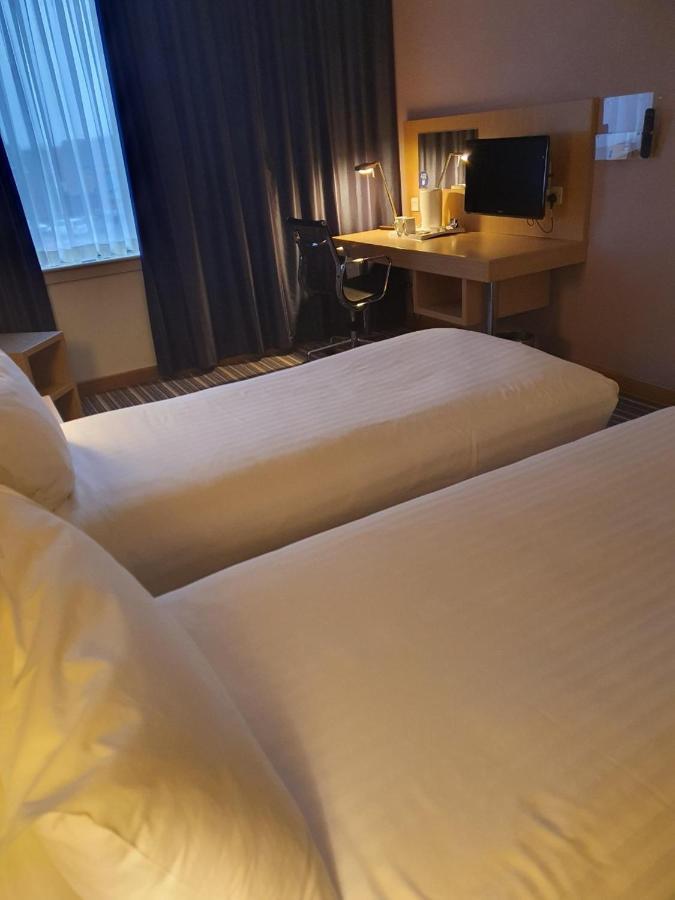 Holiday Inn Express Rotherham - North By Ihg Bagian luar foto