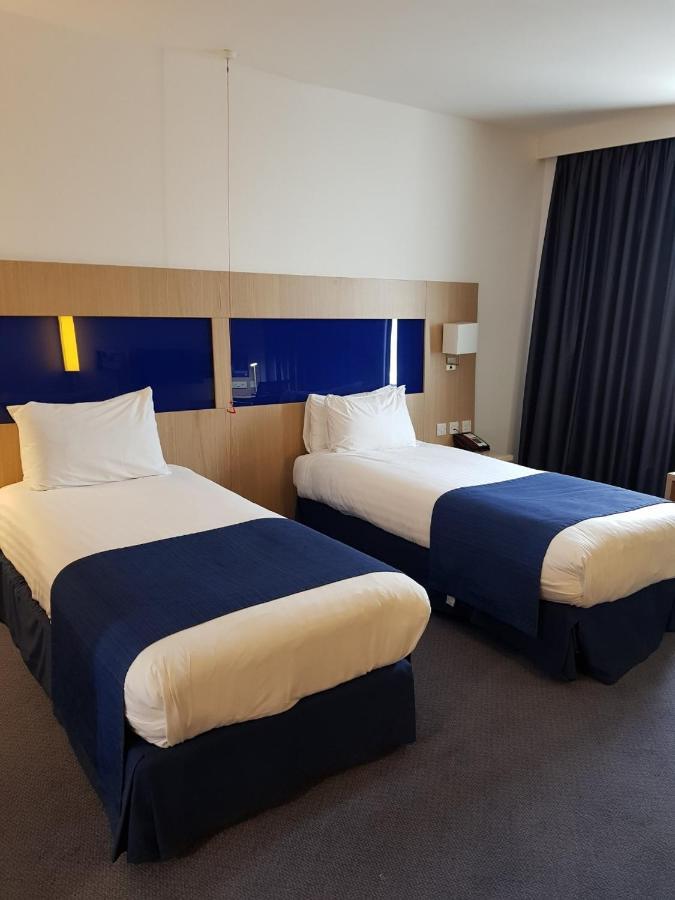 Holiday Inn Express Rotherham - North By Ihg Bagian luar foto