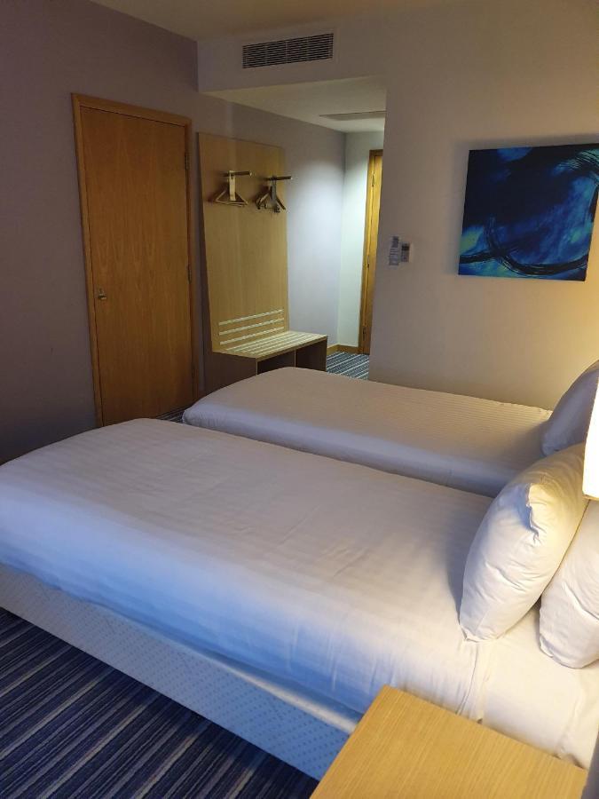 Holiday Inn Express Rotherham - North By Ihg Bagian luar foto
